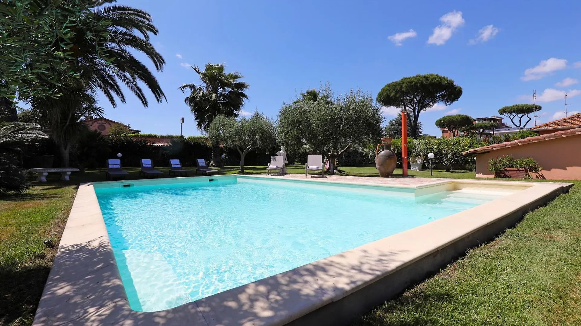 Villa Con Piscina Roma 0*,